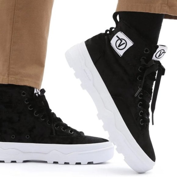 Vans Sentry WC Crushed Velvet Sneakers Lace Up High Top Black Size Women 8.5 NEW - Picture 1 of 7